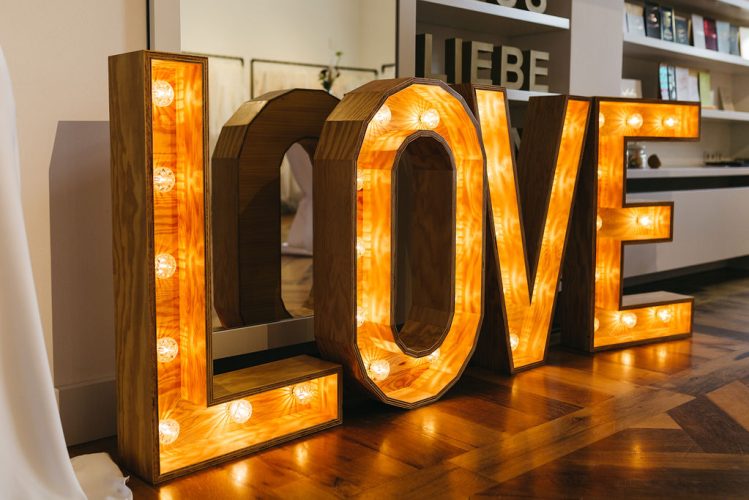Love Leuchtbuchstaben Hochzeitsdekoration